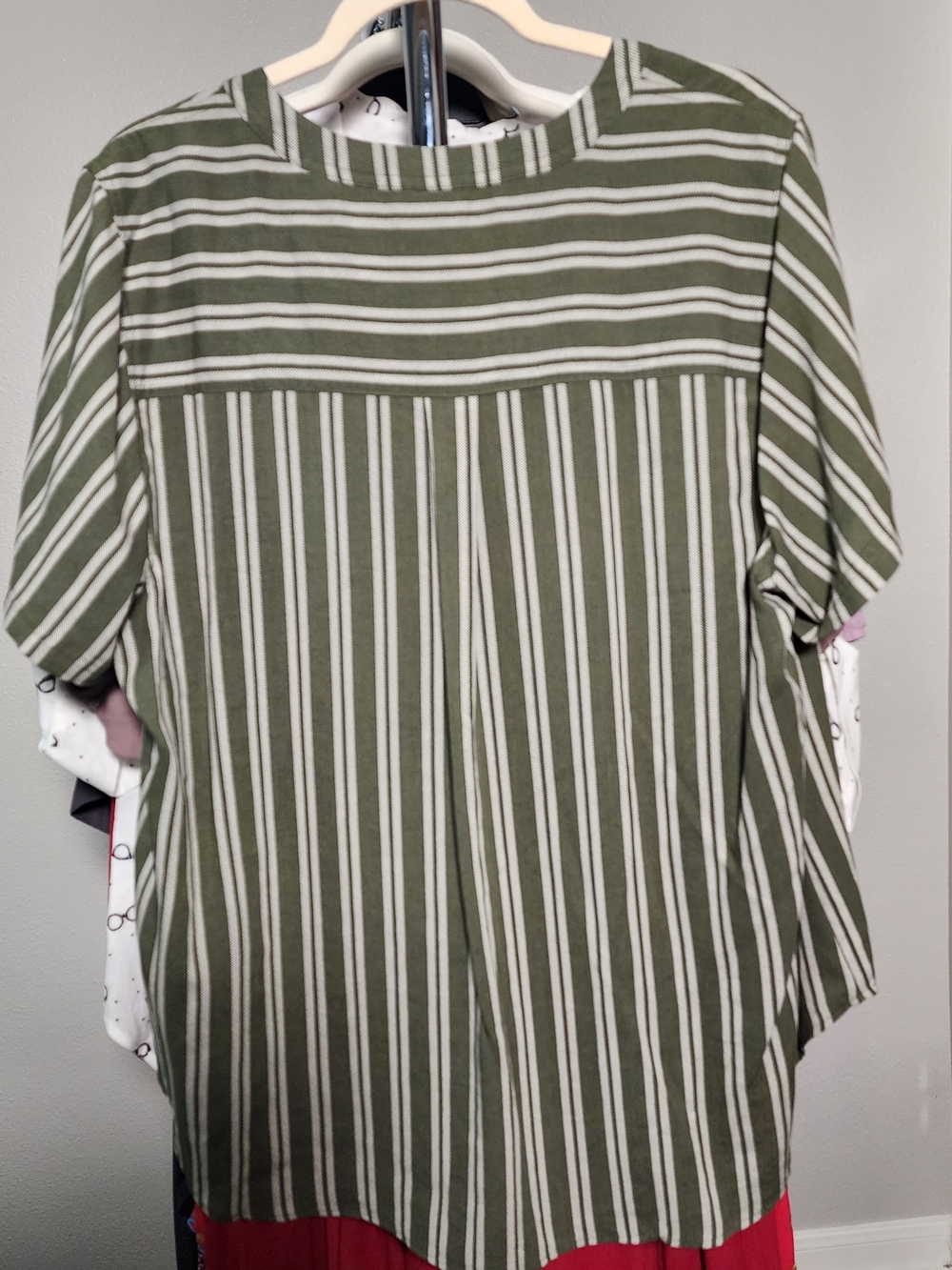 Torrid Harper Blouse Size 2 Olive Green White Striped Short Sleeve - Picture 3 of 5